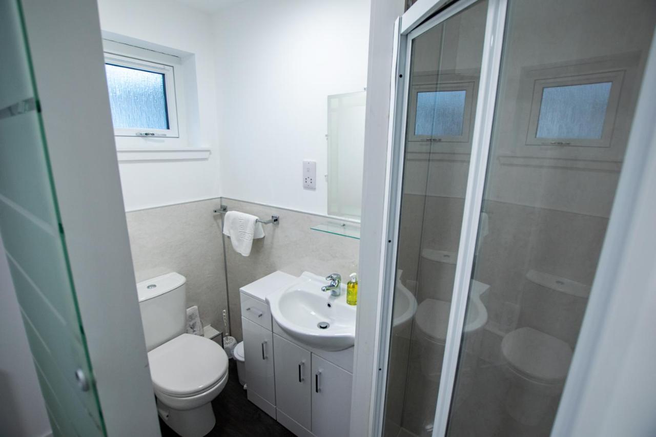 Corran Bunkhouse Corran (Lochaber, Highlands) Exterior foto A typical shower room
