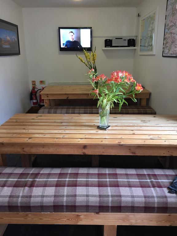 Corran Bunkhouse Corran (Lochaber, Highlands) Exterior foto A traditional Japanese dining table